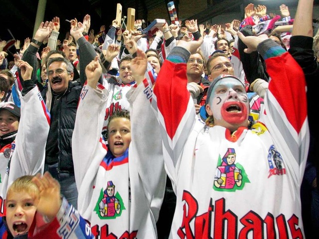 Jubel, Trubel, Heiterkeit bei den Fans...en Anwohnern ist das ein Dorn im Auge.  | Foto: Patrick Seeger