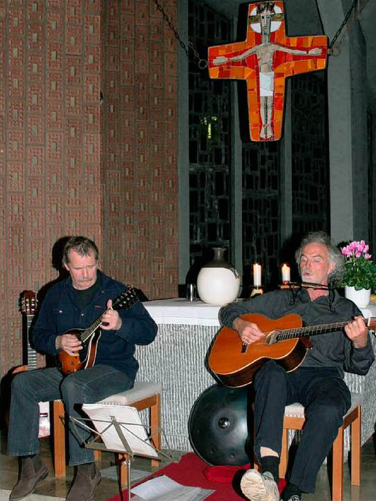 „Mitternchtliche Balladen und Lieder uff d’ Nacht“ sangen „Goschehobel“ in der St.-Carolus-Kirche.