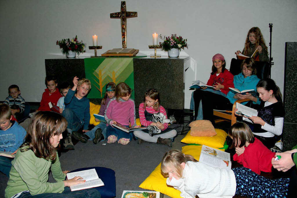 <Bildtext>Kinder lasen in der evangelischen Paul-Gerhardt-Kirche in Kollnau ihre Lieblingsgeschichten aus der Bibel vor. </Bildtext>
