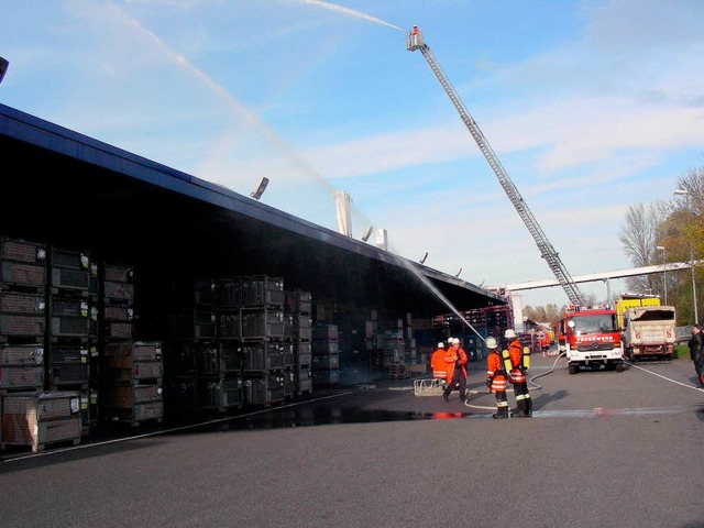 Das Fertigwarenlager bei der Peguform war Ort der Feuerwehrbung.  | Foto: mario schneberg