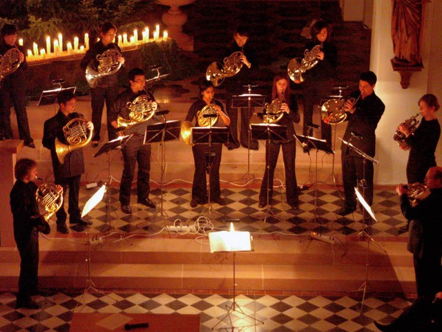 Mit seltenen Parforcehrnern, aber auc...er Hornisten beim Konzert in Amoltern.  | Foto: Ilona Hge