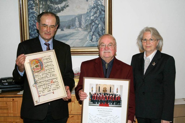 Ehrung fr 50 Jahre Chorleiter und Org...is Stiegeler und Heidrun Riegelsberger  | Foto: Chris Seifried