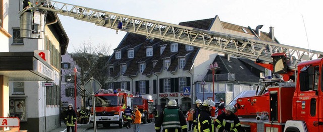 Gut  gebt :   Die Feuerwehrabteilunge...die  neue Drehleiter  wurde vermisst.   | Foto: Hege