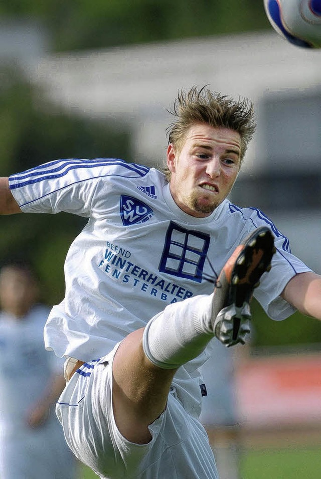 Durfte seinen zweiten Strafsto nicht ...h vom Fuball-Verbandsligisten SV Weil  | Foto: Meinrad Schn