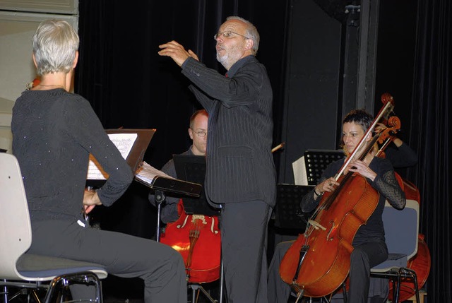 Dieter Baran und das Concertino spielt...rfolgter und ermordeter Komponisten.    | Foto: Gertrude Siefke