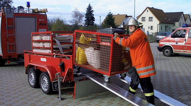Einen neuen Logistikanhnger konnte di...inhausen im Oktober in Dienst stellen.  | Foto: Feuerwehr