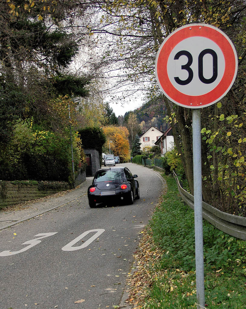 Autoverkehr bewegt den Ort Au Badische Zeitung