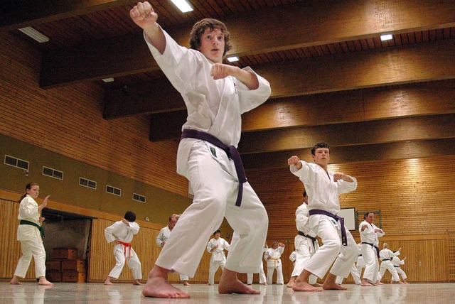 Karate in Kappel ist Wucht und Sanftmu... und Tritten folgt strengen Regeln.     | Foto: Bachmann