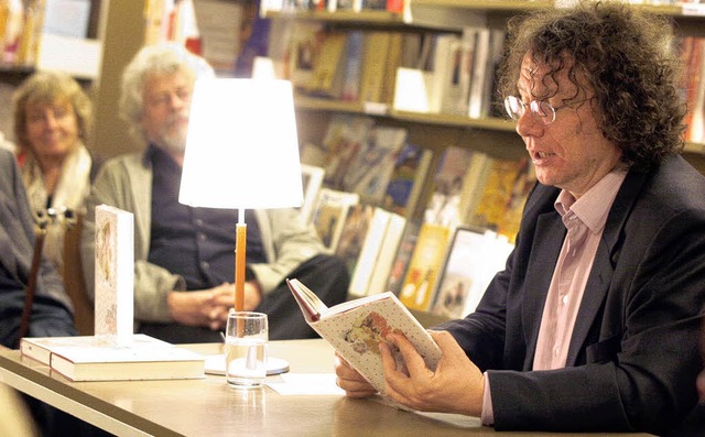 Erfolgsautor  Ingo Schulz  in der Buchhandlung Baumann.   | Foto: Heidi Fssel