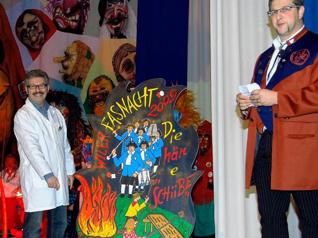 Peter Hauth (links) gestaltete auch die neue Plakette.  | Foto: Sedlak