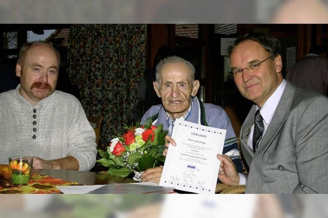 Emil Faller wurde am 90. Ehrenmitglied