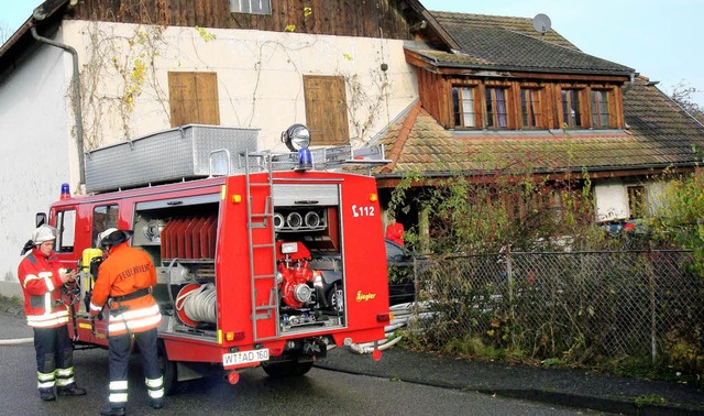 In Stellung brachte sich die Feuerwehr in Luttingen.   | Foto: HERZOG