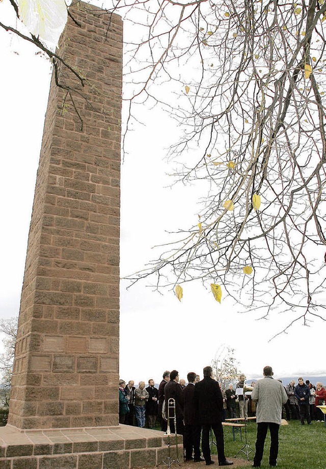 Dinglingens Brgerinnen und Brger ged...ahnmal des Kriegsendes vor 90 Jahren.   | Foto: Fssel