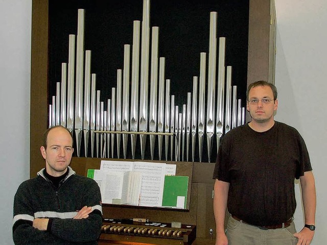 Stolz prsentieren sich Ronny Hennersdof und Dirk Pfeifer vor ihrem Meisterwerk.  | Foto: Oliver Huber