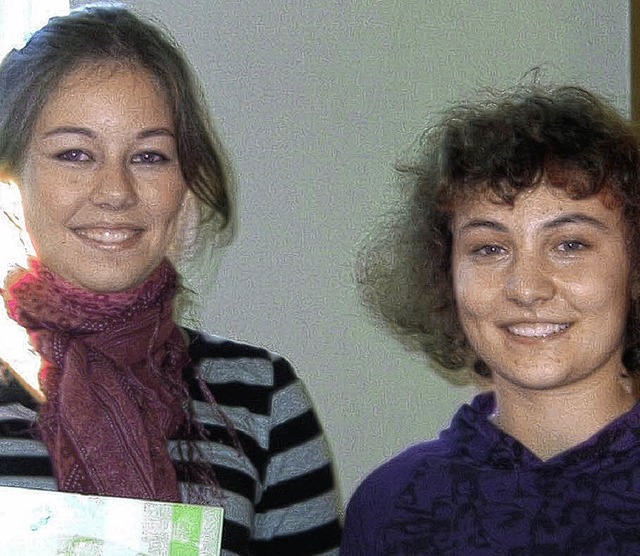 Marina Feser und Kim Goldemann erhielt...stungsabzeichen des Blasmusikverbands.  | Foto: privat