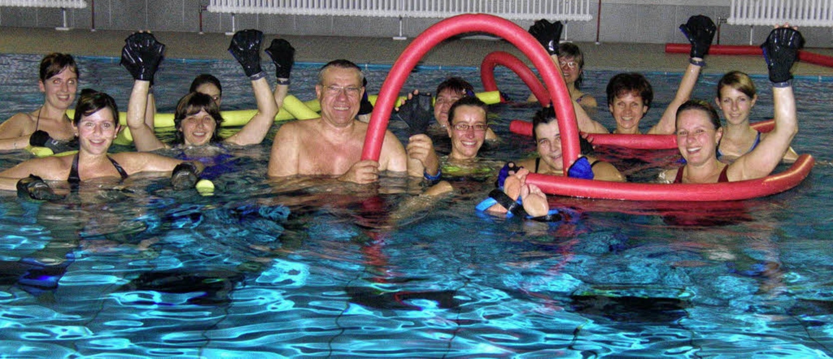 Ab sofort werden im Wutacher Hallenbad...it seiner Power-Aqua-Gymnastikgruppe.   | Foto: enos