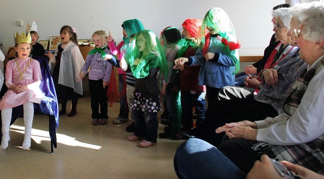 Beim Besuch der Kindergartenkinder fre...nens ber das unterhaltsame Programm.   | Foto: Daniela Jarusel