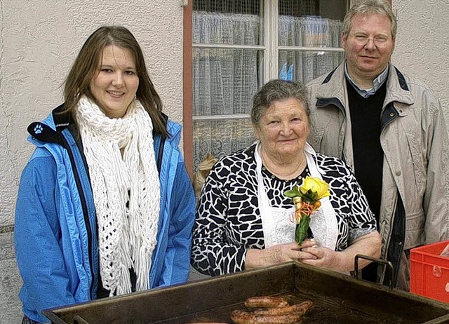 Ein Essen spendierte Maria Fien (Bildm...Oberministrantin Anne Sophie Brugger.   | Foto: hansjrg bader