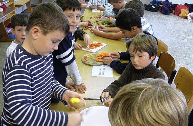 Auch das Kartoffelschlen gehrte zum Kartoffelfest.   | Foto: Bleckmann