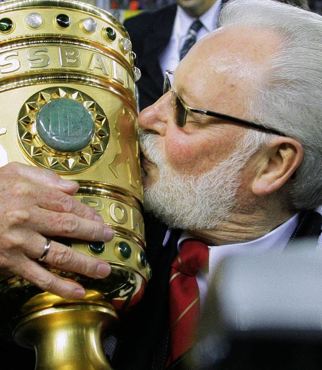 Das waren noch Zeiten: &#8222;Club&#82...ichael A. Roth 2007 mit dem DFB-Pokal   | Foto: dpa