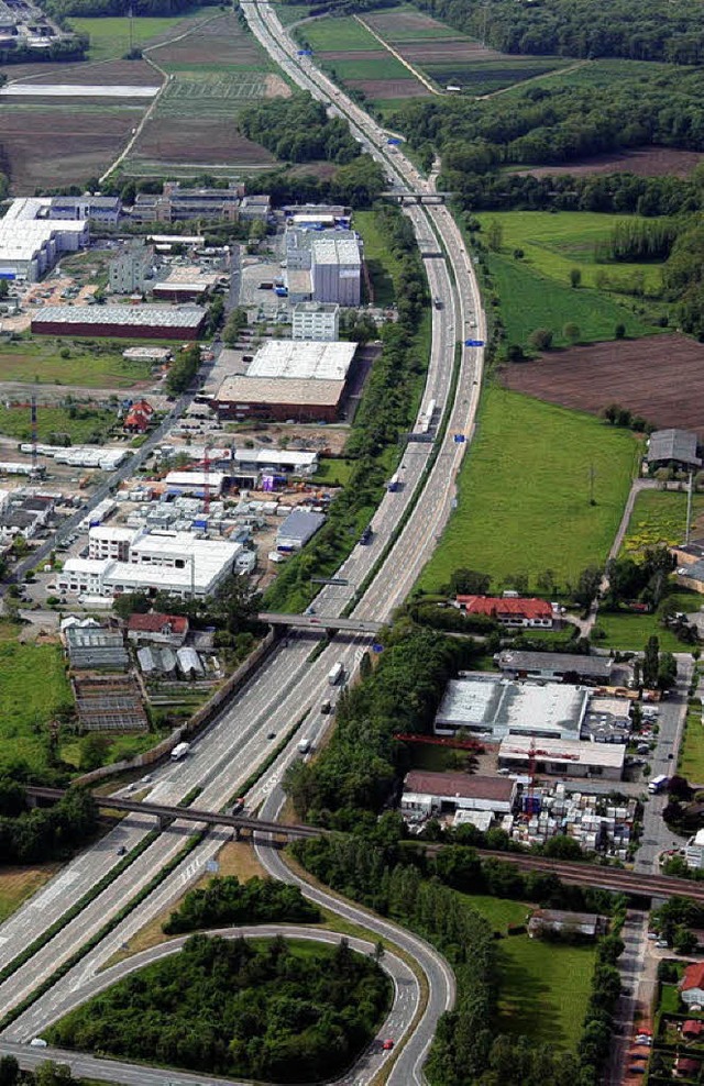 Das Junkerfeld zwischen Autobahn und d...en neuen Gewerbeflchen in der Stadt.   | Foto: Meyer