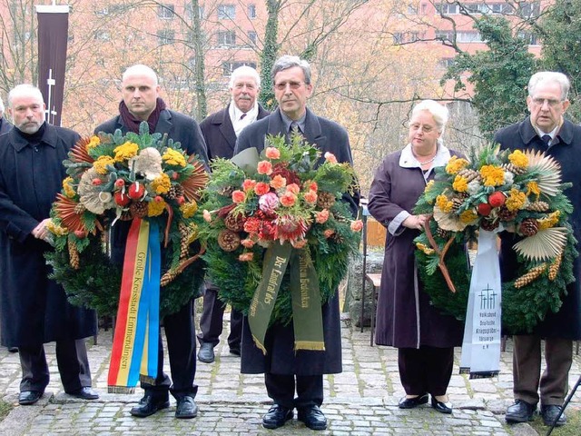 Kranzniederlegung auf dem Bergfriedhof.  | Foto: hans-jrgen trul