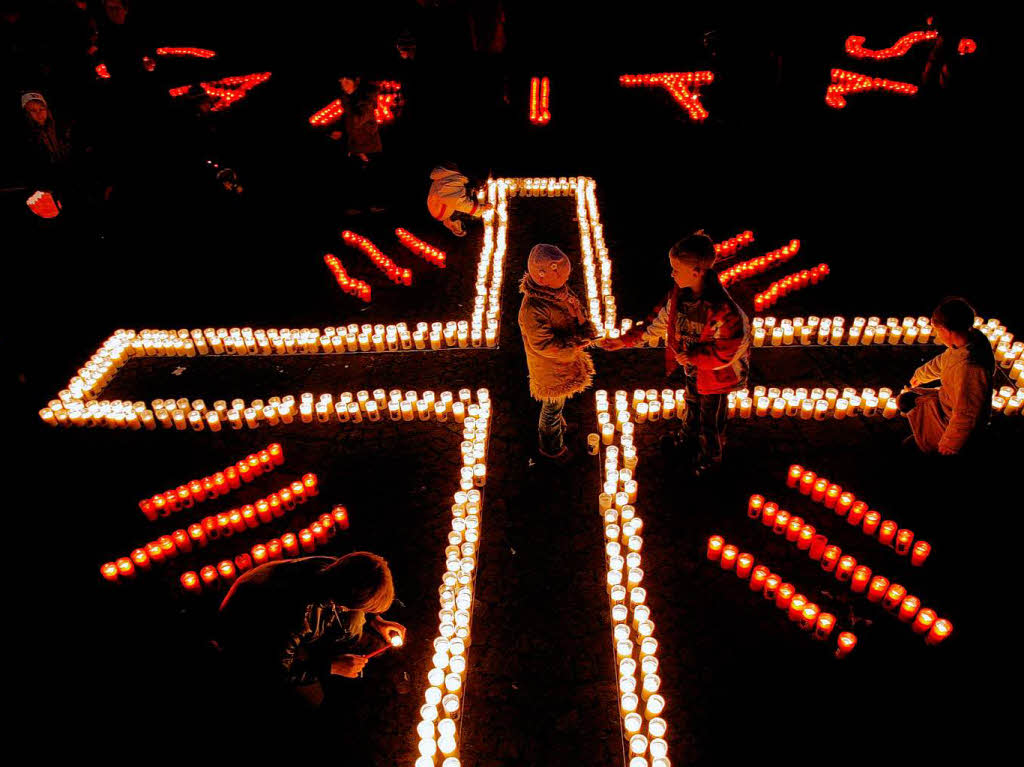 Auch der Domplatz in Fulda war am Samstagabend erleuchtet