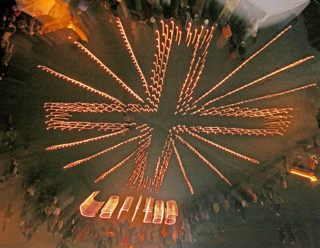 Blick auf das Lichterkreuz in Dresden