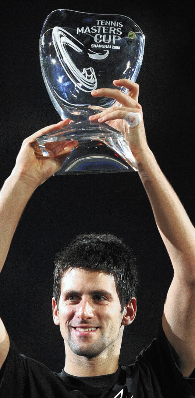 Ein Mann und sein Pokal: Novak Djokovic  | Foto: afp