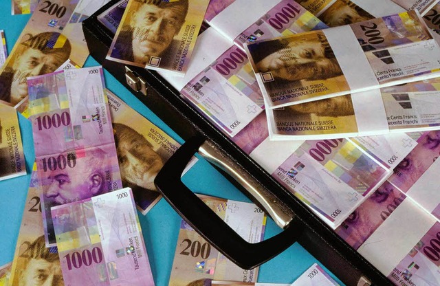 Massig Geld zog die niederlndische Polizei den Fuball-Fans aus der Tasche.    | Foto: bilderbox