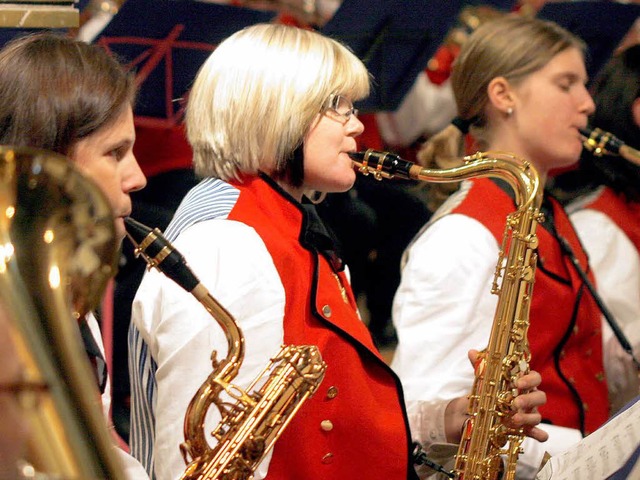 Geballte Frauenkraft an vier Saxophone...bach beim Konzert mit dem Kirchenchor.  | Foto: Heidi Foessel