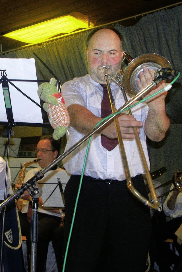 Matthias Binkert lieferte in Birndorf  ein  Posaunensolo.   | Foto: Dehmel