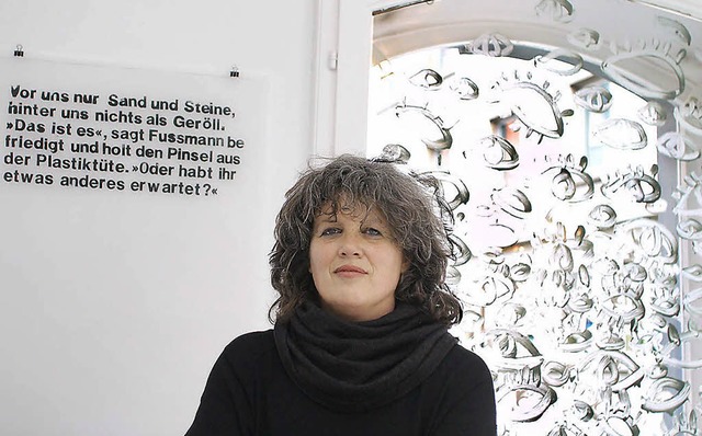 Christa Maier-Hauff in der Ausstellung &#8222;...vor unseren Augen...&#8220;   | Foto: hef