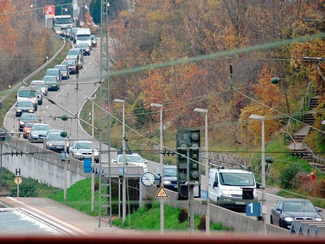 Stau auf der B3 bei Weil am Rhein  | Foto: Hannes Lauber