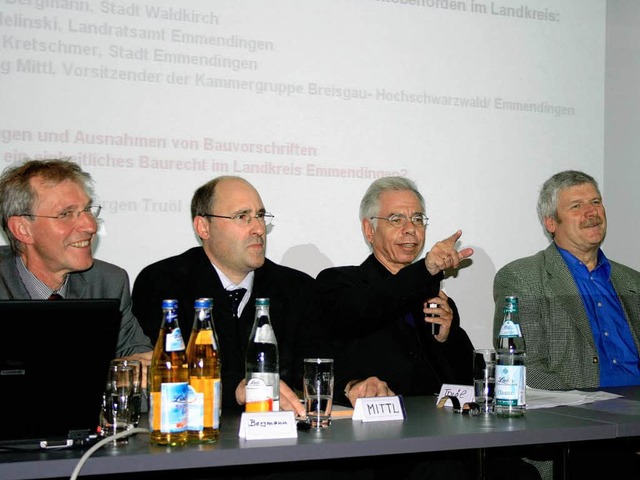 Fingerzeige zum Baurecht: Bei der Podi...tl, Hans-Jrgen Trul, Harald Helinski  | Foto: Friederike Marx