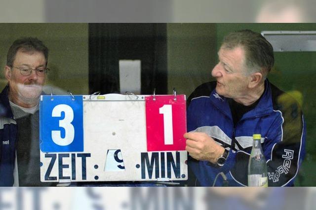 Juniorenfuballer ziehen in die Halle