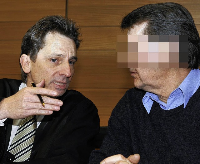 Walter G. (rechts) und sein Verteidiger Harald Baumgrtl   | Foto: dpa