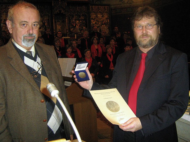 Die Palestrina-Medaille nahm fr den K...vom Dizesan-Ccilienverband entgegen.  | Foto: Anne Freyer