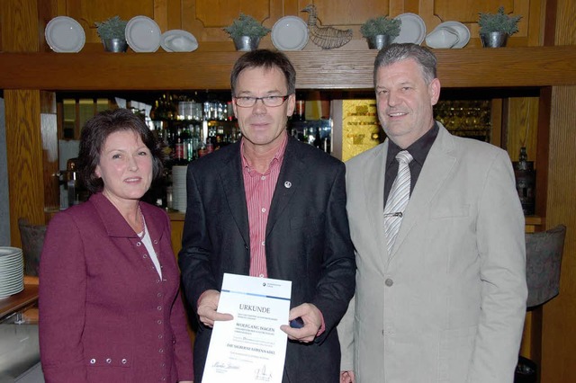 Dieter Rees (rechts) ist Nachfolger vo...rkskammer gratuliert Cordula Lehrmann.  | Foto: Alfred Peter