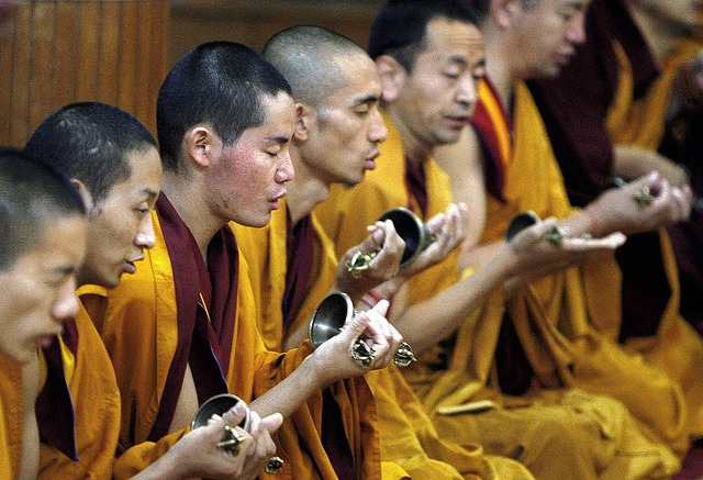 Beten ist Politik: tibetische Mnche bei der Versammlung im indischen Exil  | Foto: AFP