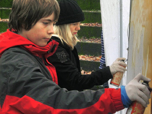 Daphne  und Philip im Graffiti-Workshop   | Foto: Kltzer