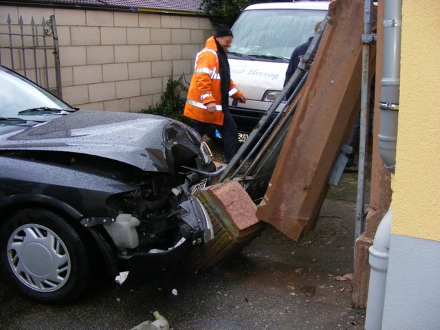 Der Wagen nach dem Crash.  | Foto: Polizei