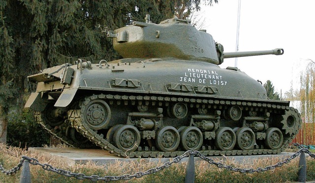 Ein US-Panzer erinnert in Rosenau an die Befreiung  des Elsass 1944.   | Foto: Annette Mahro