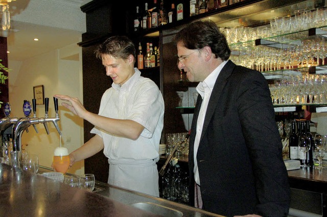 Mathias Keller mit Toni Schlegel, dem Chef des Greifeneggschlssles   | Foto: franz dannecker