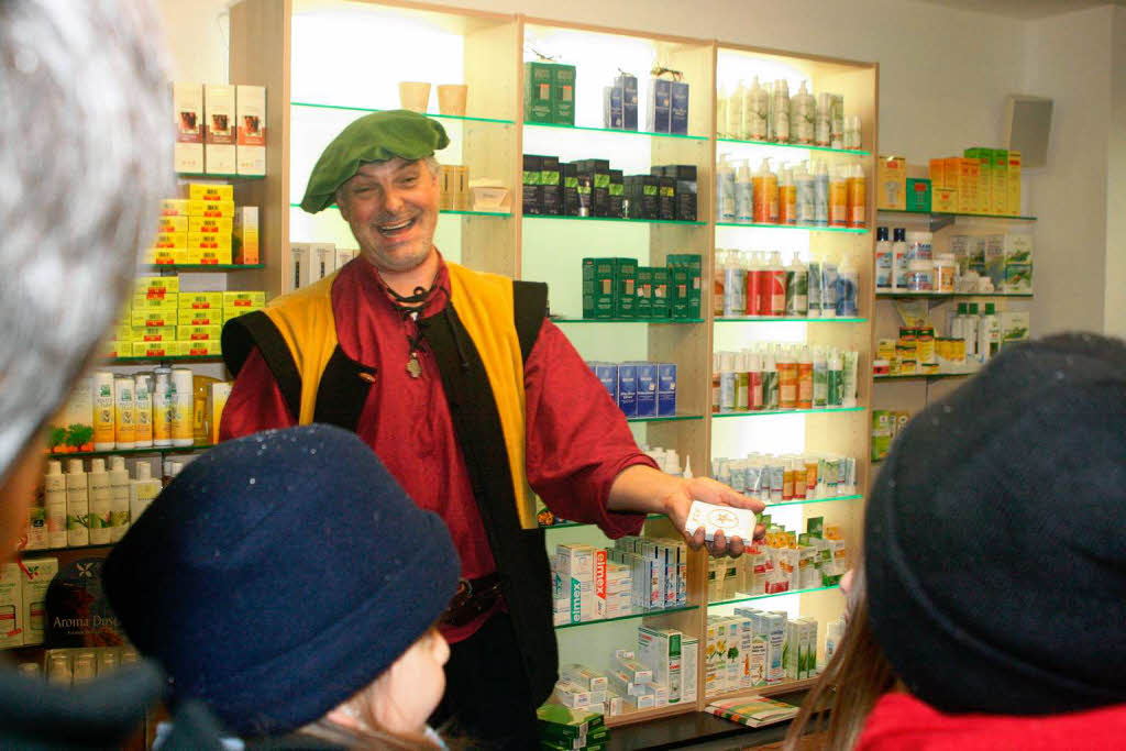 Es gibt viele gute Mittel, die Schmerzen lindern. Dazu gehren auch Zaubertricks in der „Magic Night“.