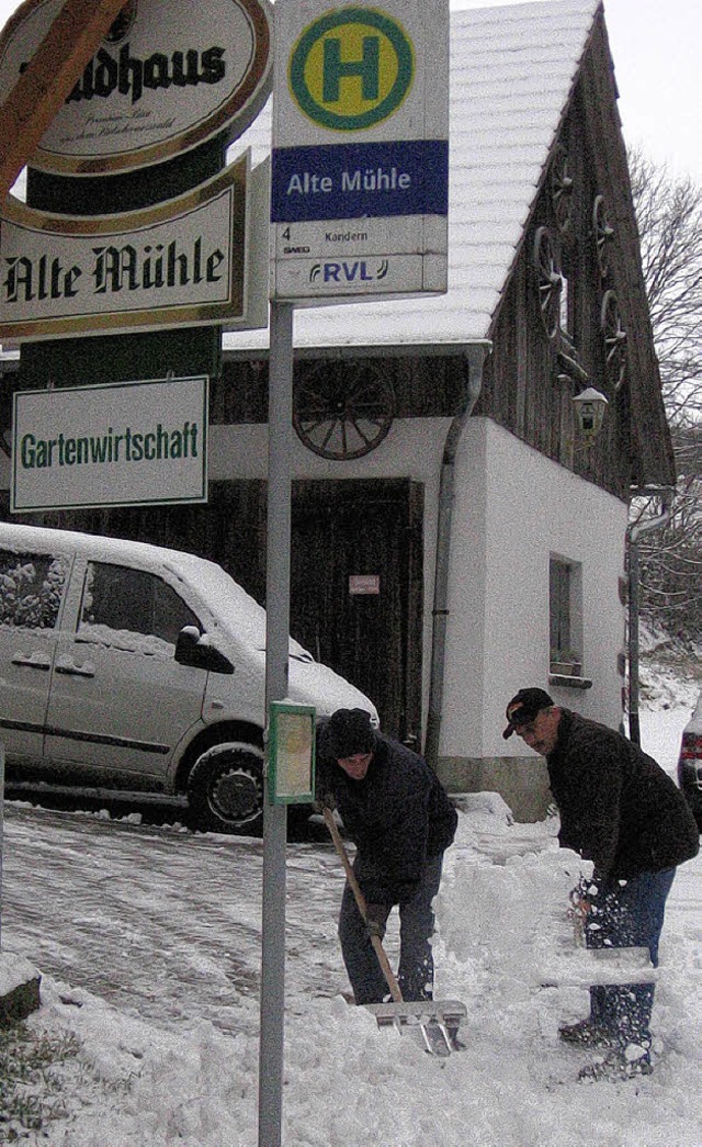 Viel Schnee fiel nicht, doch der musst... war  geboten auf glatten Fahrbahnen.   | Foto: Markus Maier