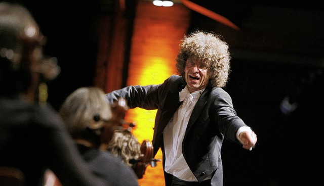 Ein klug zusammengestelltes Programm: Dirigent Walter-Michael Vollhardt   | Foto: Bertold Baumeister