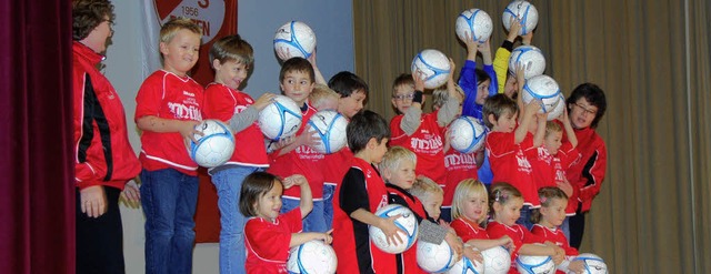 Immer am Ball: die Minikicker  | Foto: Norbert Sedlak