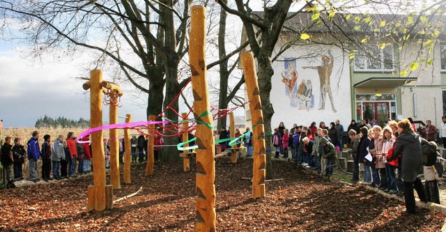 Nach ein Paar Dankesworten von Schulle...erstunde ihr Klettergerst in Betrieb.  | Foto: Martina Faller