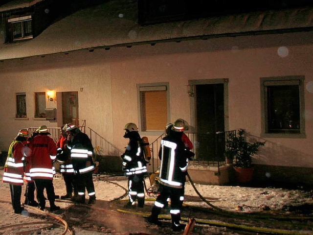 Feuer in einem Reihenhaus in Malsburg-.... Eine Bewohnerin kam dabei ums Leben.  | Foto: Michael Raab